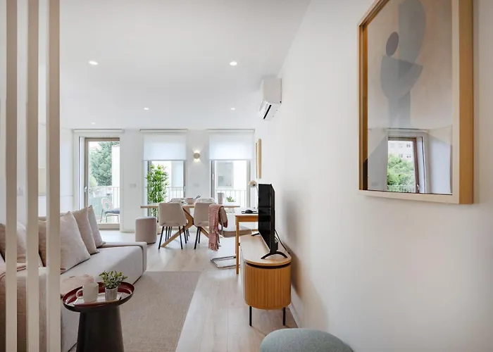 The Light Loft @ Boavista Flats *