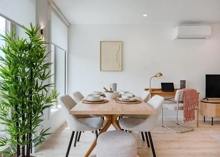 The Light Loft @ Boavista Flats