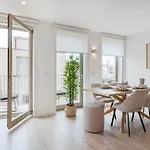 The Light Loft @ Boavista Flats